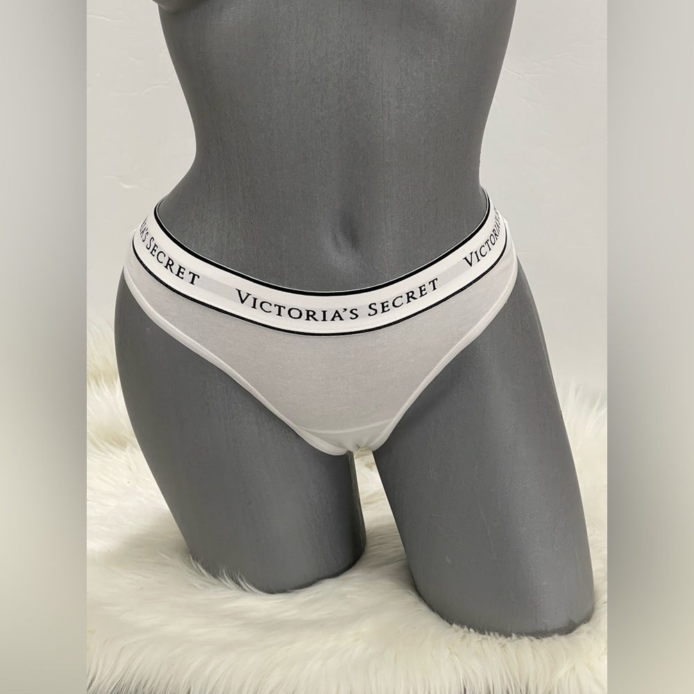 VICTORIAS SECRET LOGO COTTON THONG PANTY UNDERWEAR. NWT